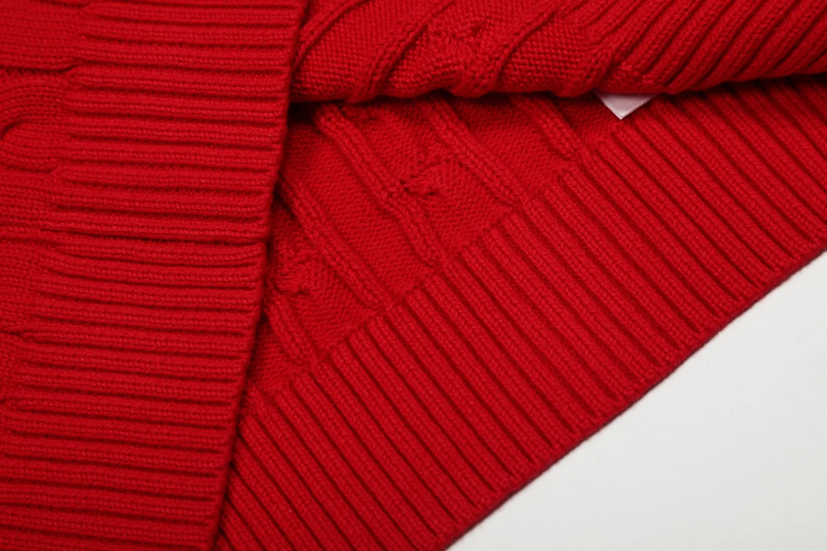P250 Top quality" Style number: DS014# (not off the shelves all year round) [Ralph Lauren half-zip solid color pony embroidery logo twist knitted sweater] ✅Ralph Lauren half-zip classic basic versatile unisex couple pullover sweater ✅Main supplier platform live broadcast Wholesale entity Replenish when out of stock Not off the shelf ✅ZP quality 1:1 version Scan the code to enter the GF website Counter quality ✅Detailed quality The only one in Guangzhou Imported quality cotton yarn, focusing on high-end, cost-effective, good quality needless to say ✅The version is restored to the original order, the maximum size can be worn up to 200 pounds, loose, comfortable and stress-free ✅The upper body is simple and easy to match, ootd must-have style, good-looking clothes are never picky, a must-have wardrobe recommendation Size: S-XL Color: Navy blue milk white black pure white gray khaki light blue yellow pink olive green red blue label red gold label